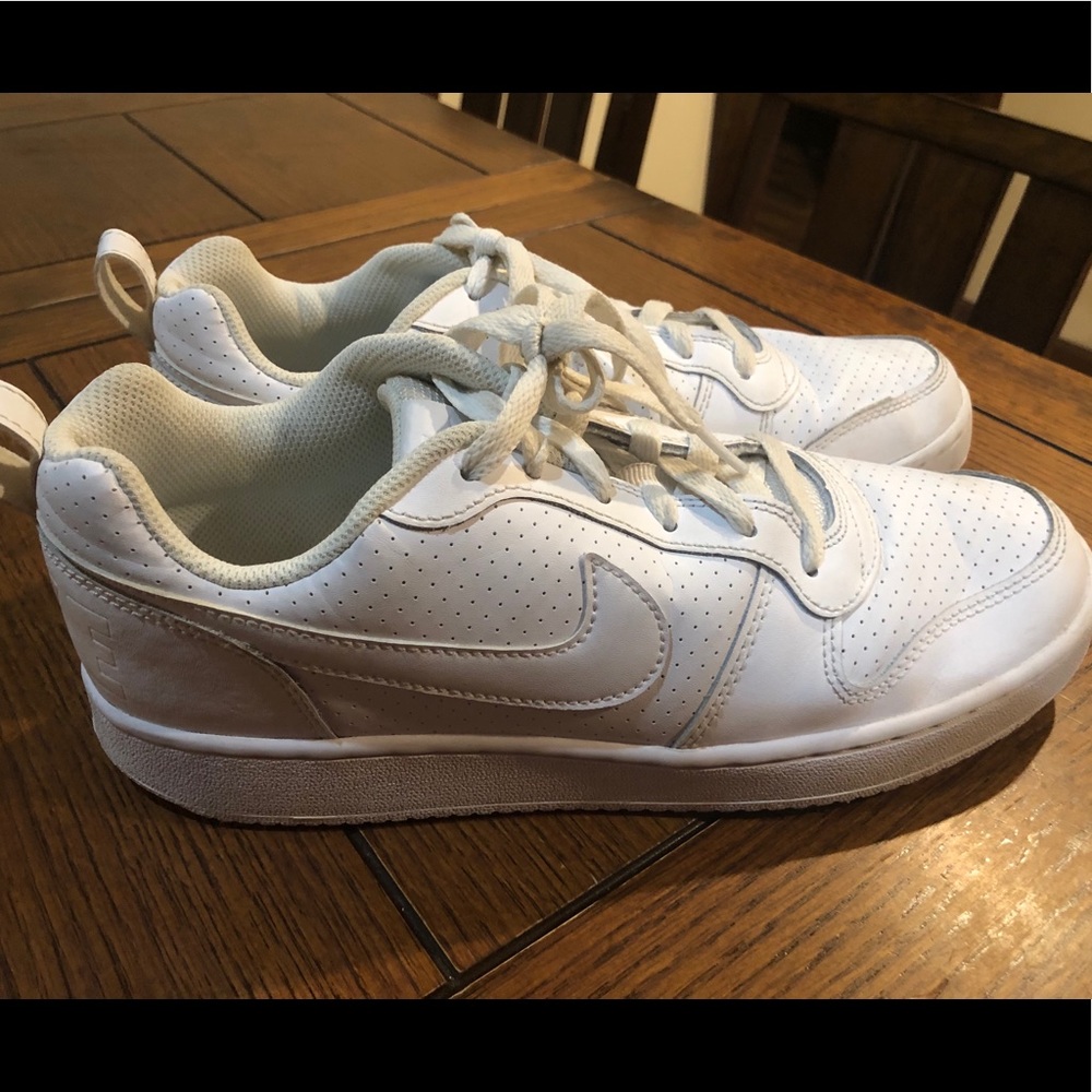Nike Court Borough womens size 9.5